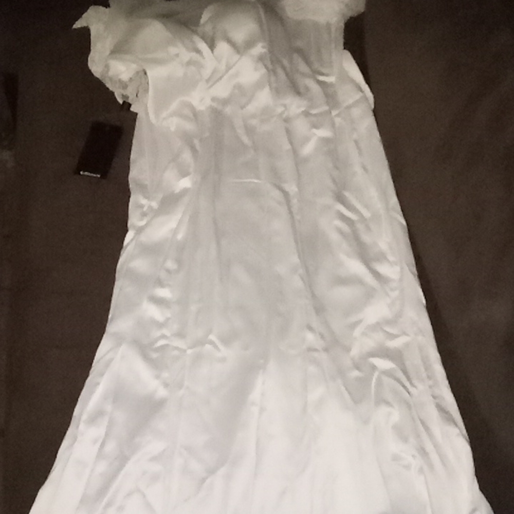 It is in good condition I have not wear it it new the tag still on it